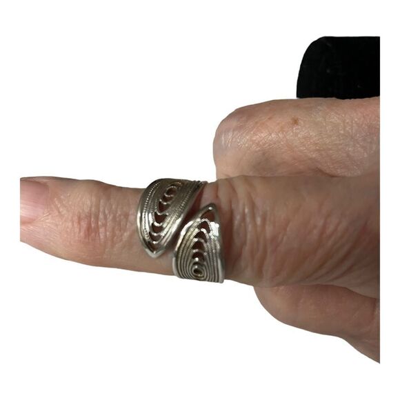 SILVERTONE WRAP AROUND RING - Picture 1 of 4